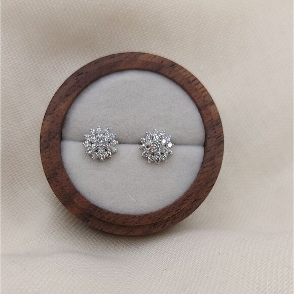 925 Sterling Silver Sparkling Flower Stud Earrings - Picture 5 of 13